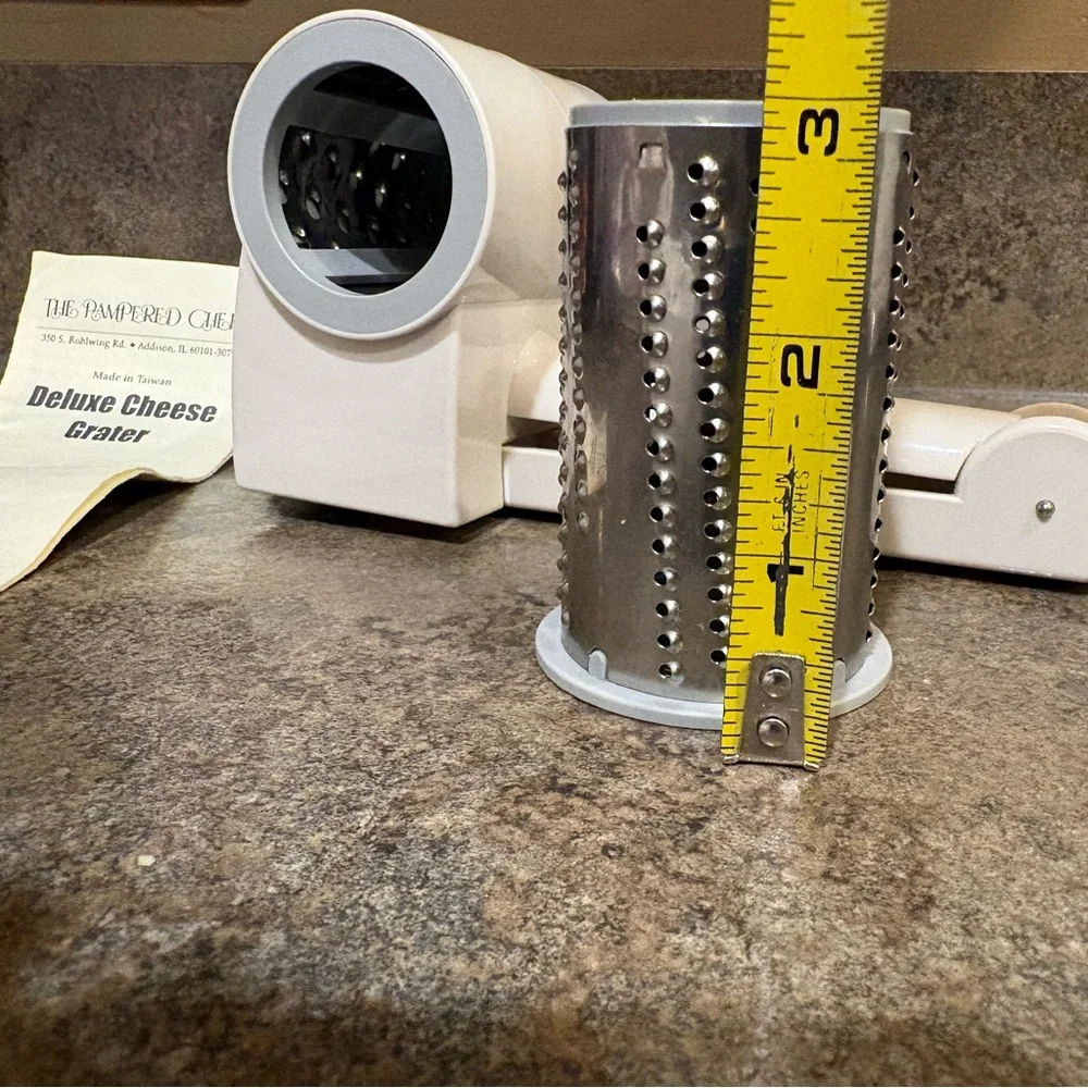 The Pampered Chef Deluxe Cheese Grater #1275 Fine & Coarse Barrels